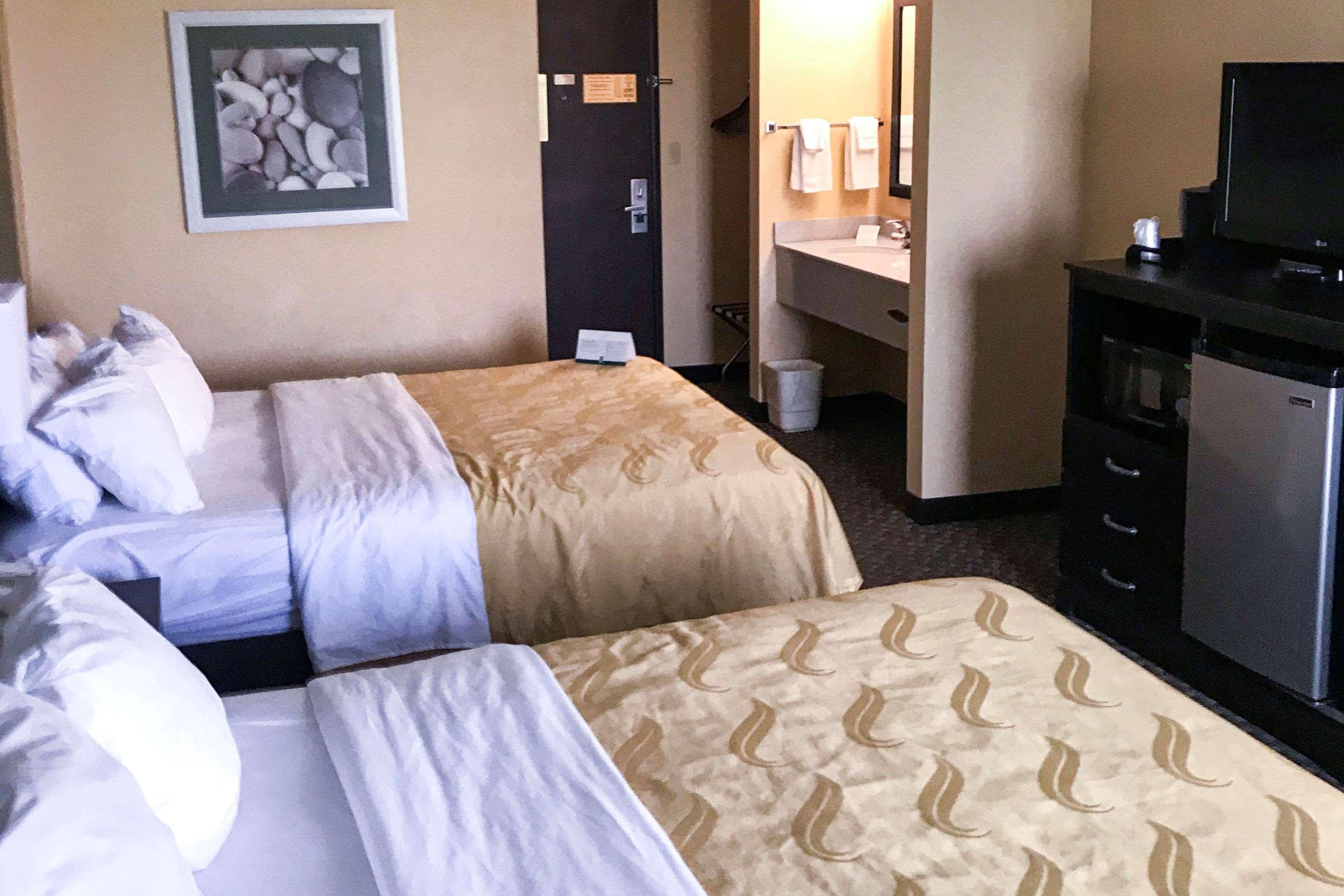 Quality Inn&Suites Mendota near I-39 Esterno foto