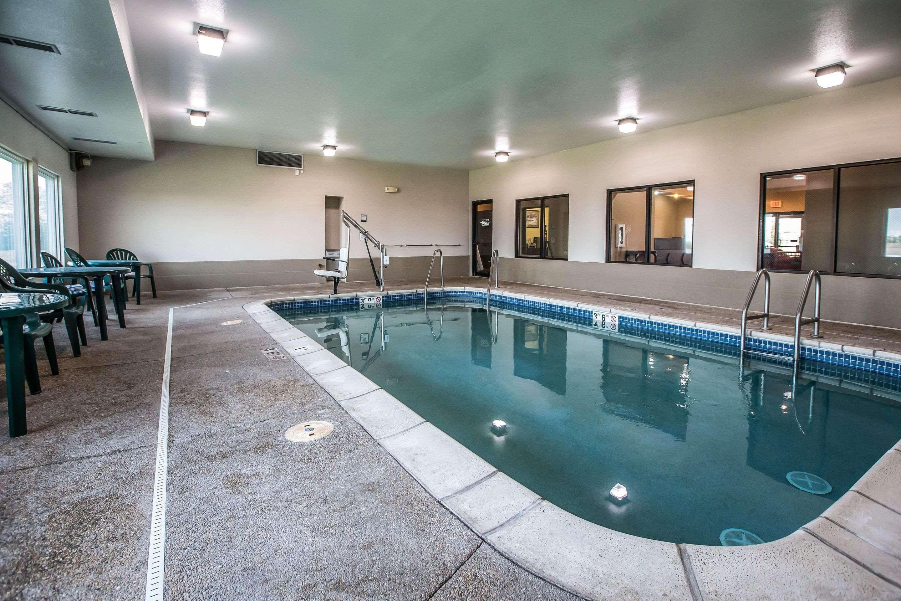 Quality Inn&Suites Mendota near I-39 Esterno foto